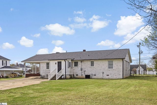 109 Palmetto Street, Cowpens, SC 29330