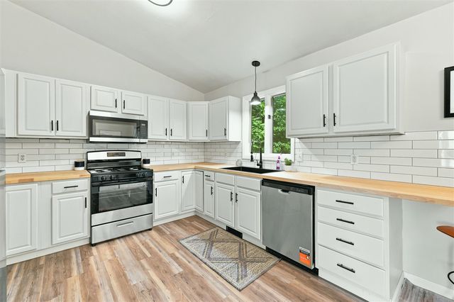 2046 N Roberts Road, Muskegon, MI 49445