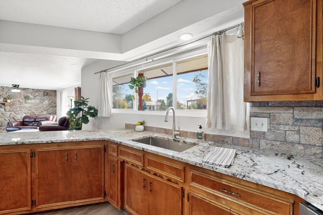 1110 Ranchero Road, Bosque Farms, NM 87068