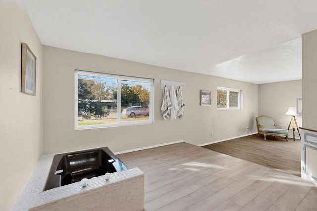 1110 Ranchero Road, Bosque Farms, NM 87068