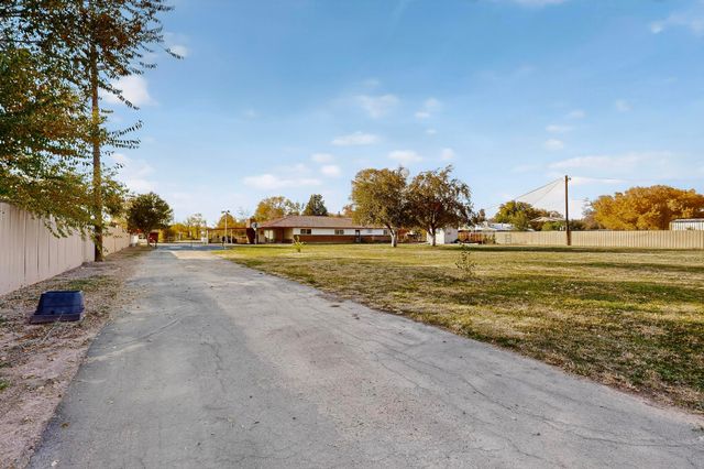 1110 Ranchero Road, Bosque Farms, NM 87068