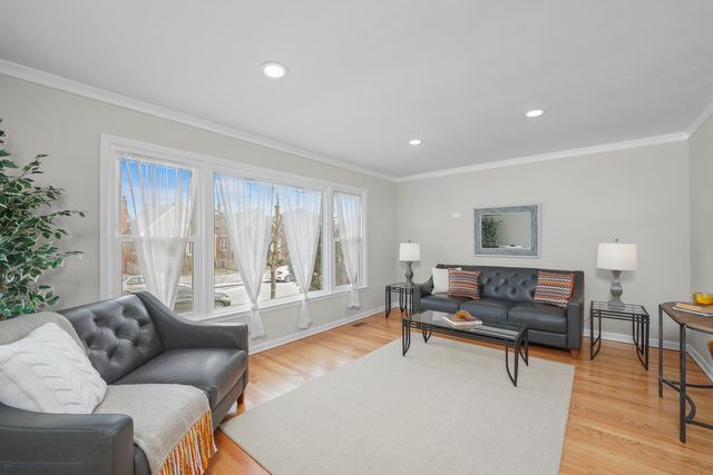 2716 N 73rd Avenue, Elmwood Park, IL 60707