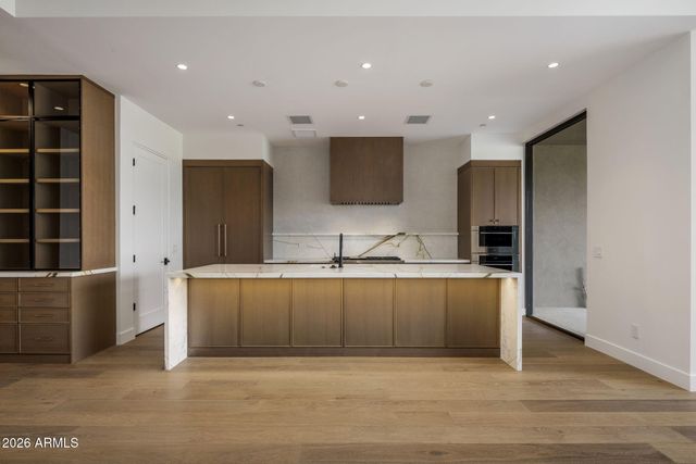 37200 N CAVE CREEK Road 2102, Scottsdale, AZ 85262