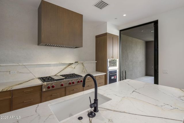 37200 N CAVE CREEK Road 2102, Scottsdale, AZ 85262