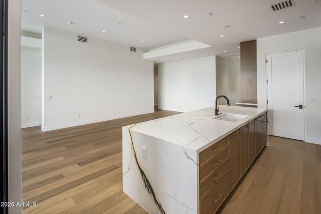 37200 N CAVE CREEK Road 2102, Scottsdale, AZ 85262