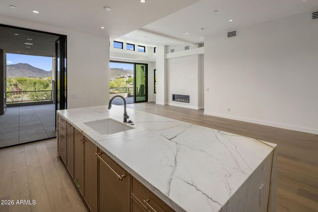 37200 N CAVE CREEK Road 2102, Scottsdale, AZ 85262