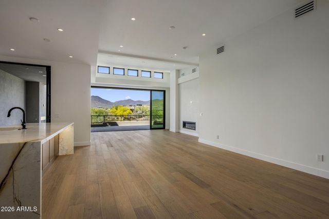 37200 N CAVE CREEK Road 2102, Scottsdale, AZ 85262
