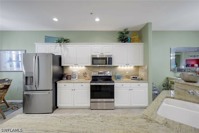 4864 Hampshire CT 203, Naples, FL 34112