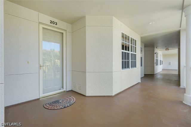 4864 Hampshire CT 203, Naples, FL 34112