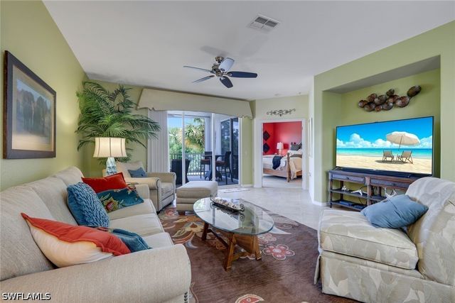 4864 Hampshire CT 203, Naples, FL 34112