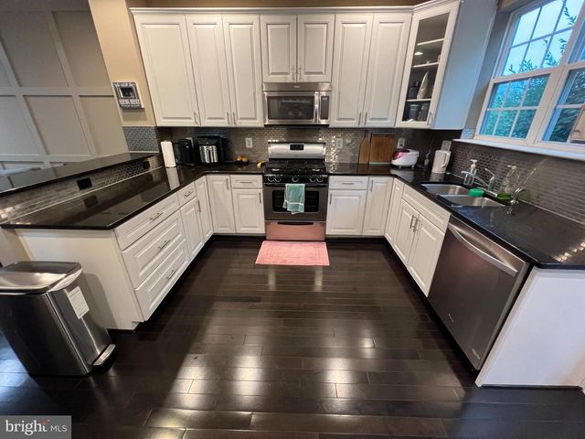 8193 FALLS GROVE DRIVE, Manassas, VA 20111
