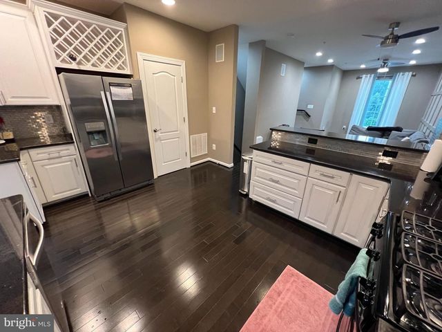8193 FALLS GROVE DRIVE, Manassas, VA 20111