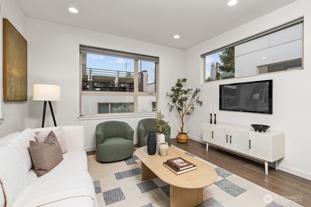 3818 B 23rd Avenue W, Seattle, WA 98199