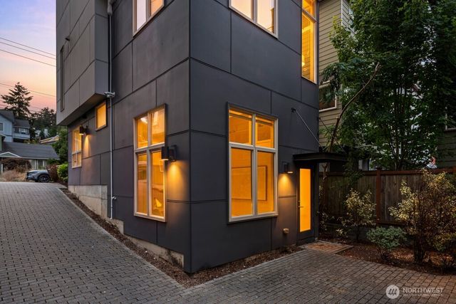 3818 B 23rd Avenue W, Seattle, WA 98199