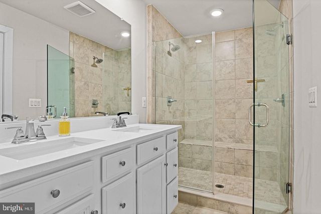 13007 HATTONTOWN SQ, Herndon, VA 20171