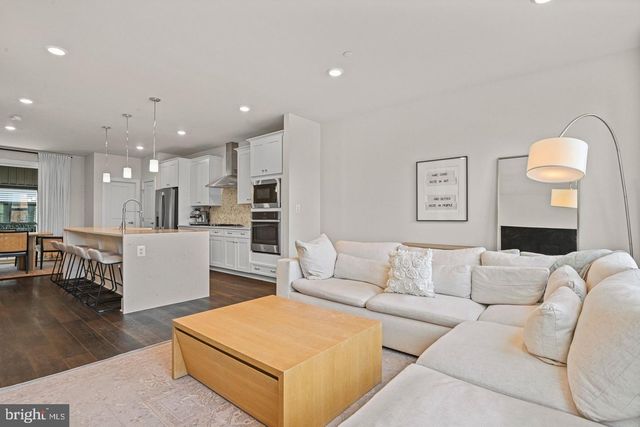 13007 HATTONTOWN SQ, Herndon, VA 20171