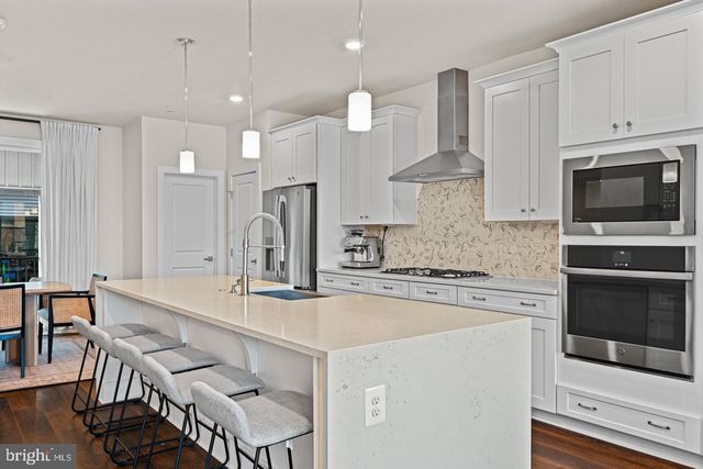 13007 HATTONTOWN SQ, Herndon, VA 20171
