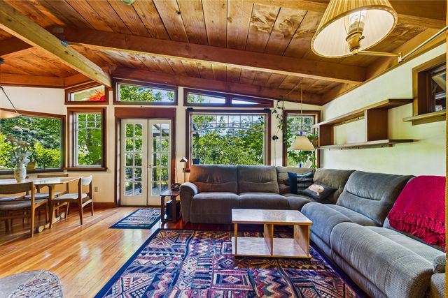 105 Buck Gulch Lane, Garberville, CA 95542