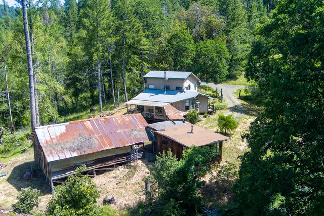 105 Buck Gulch Lane, Garberville, CA 95542