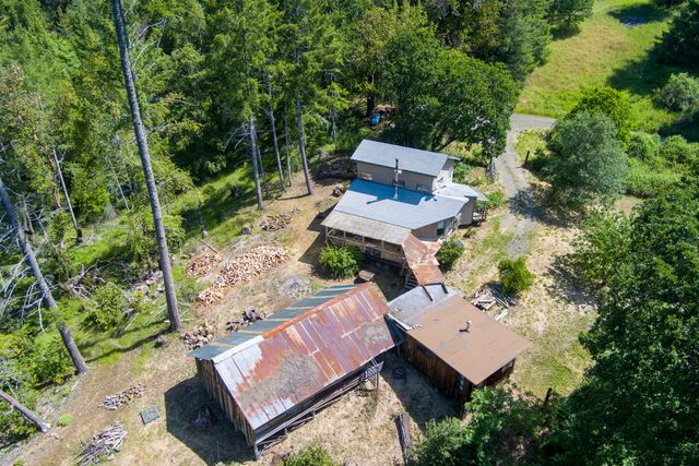 105 Buck Gulch Lane, Garberville, CA 95542