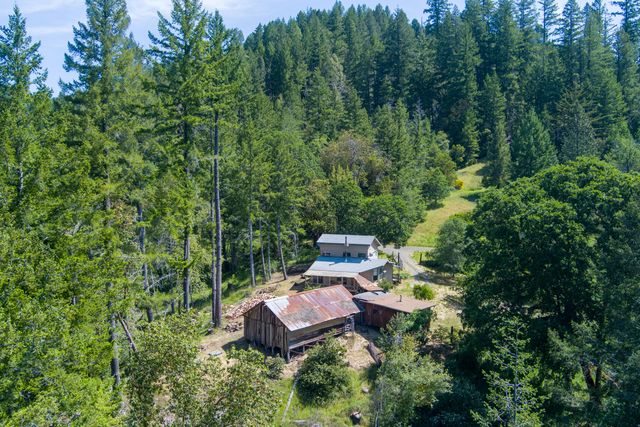 105 Buck Gulch Lane, Garberville, CA 95542