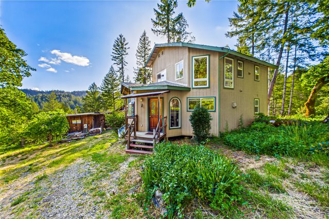105 Buck Gulch Lane, Garberville, CA 95542