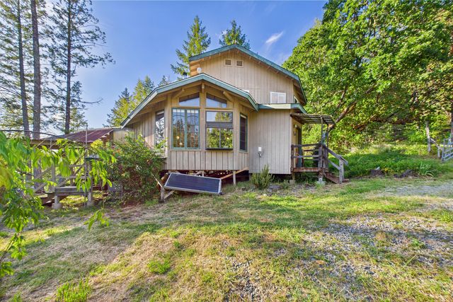 105 Buck Gulch Lane, Garberville, CA 95542