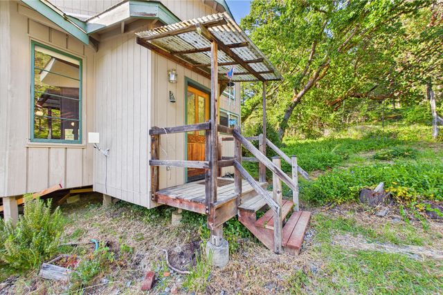 105 Buck Gulch Lane, Garberville, CA 95542