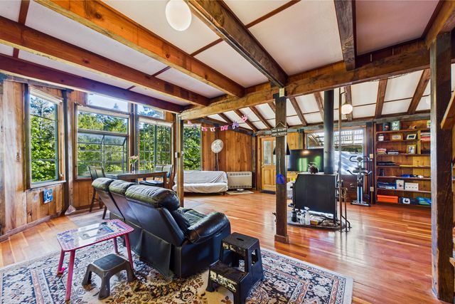 105 Buck Gulch Lane, Garberville, CA 95542