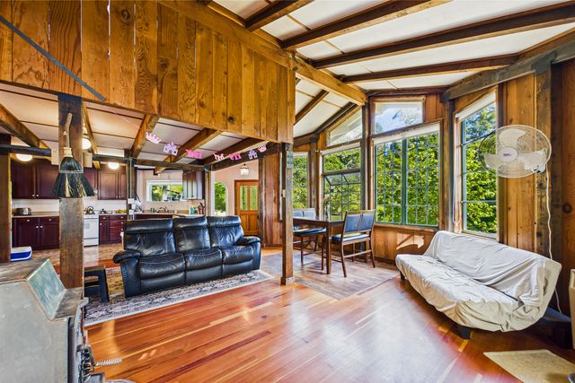 105 Buck Gulch Lane, Garberville, CA 95542