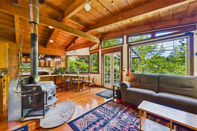 105 Buck Gulch Lane, Garberville, CA 95542