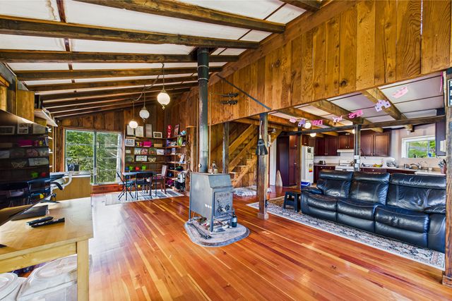 105 Buck Gulch Lane, Garberville, CA 95542