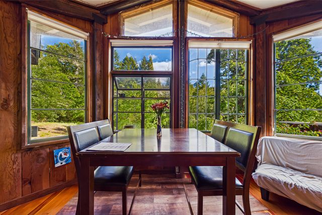 105 Buck Gulch Lane, Garberville, CA 95542