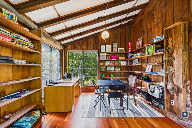 105 Buck Gulch Lane, Garberville, CA 95542