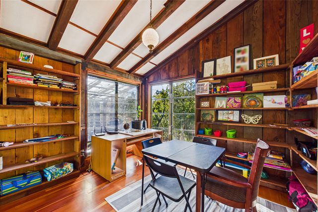 105 Buck Gulch Lane, Garberville, CA 95542