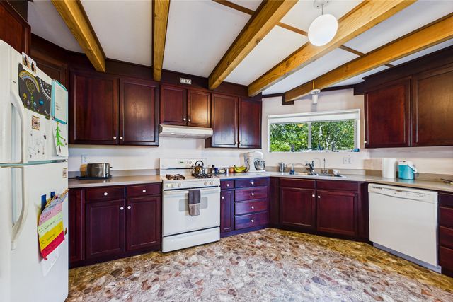 105 Buck Gulch Lane, Garberville, CA 95542