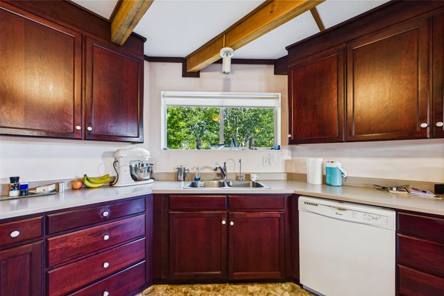 105 Buck Gulch Lane, Garberville, CA 95542