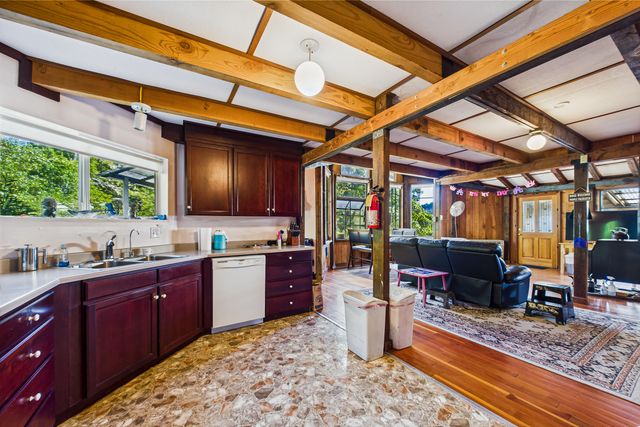 105 Buck Gulch Lane, Garberville, CA 95542