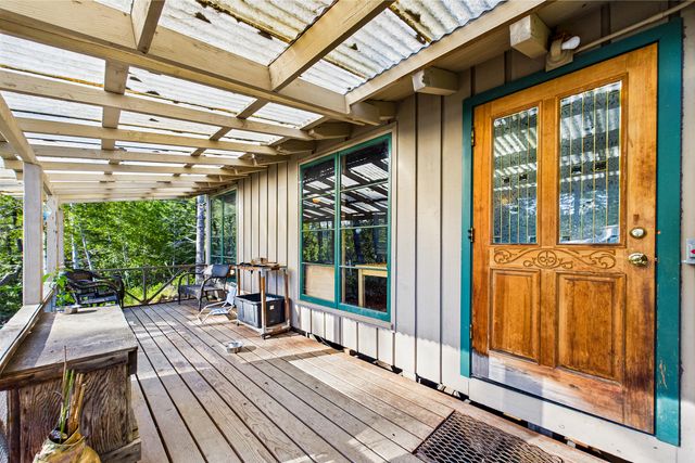 105 Buck Gulch Lane, Garberville, CA 95542