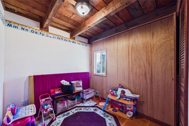 105 Buck Gulch Lane, Garberville, CA 95542