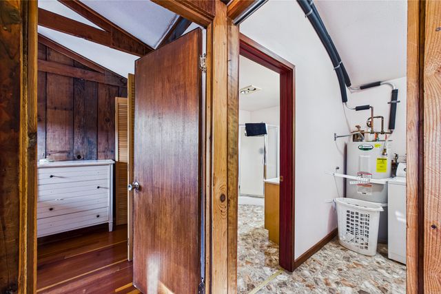 105 Buck Gulch Lane, Garberville, CA 95542