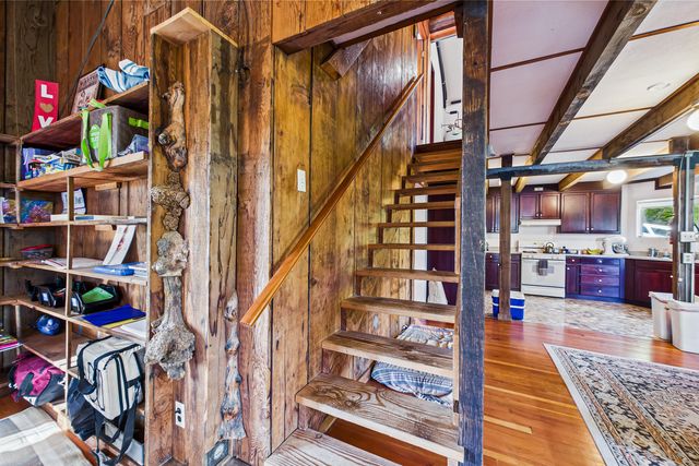 105 Buck Gulch Lane, Garberville, CA 95542