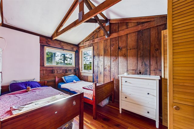 105 Buck Gulch Lane, Garberville, CA 95542