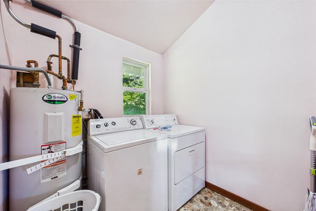 105 Buck Gulch Lane, Garberville, CA 95542