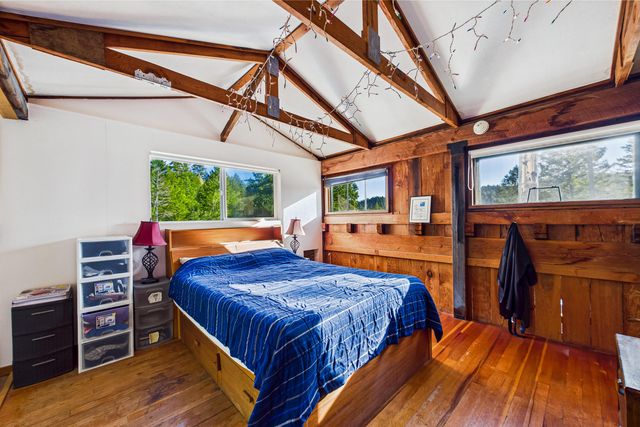 105 Buck Gulch Lane, Garberville, CA 95542