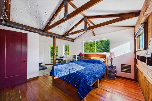 105 Buck Gulch Lane, Garberville, CA 95542