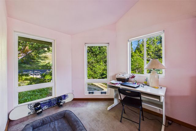 105 Buck Gulch Lane, Garberville, CA 95542