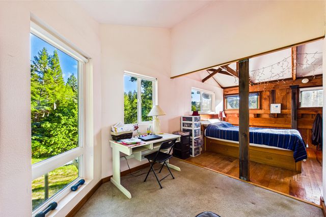 105 Buck Gulch Lane, Garberville, CA 95542