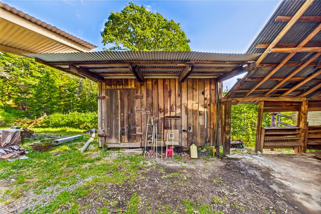 105 Buck Gulch Lane, Garberville, CA 95542