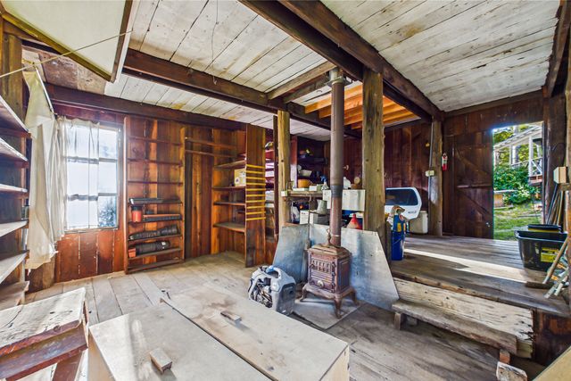 105 Buck Gulch Lane, Garberville, CA 95542